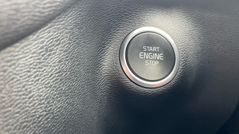 2024 Volvo XC40 2.0 B4P Plus Dark 5dr Auto Petrol Estate Estate Petrol Automatic