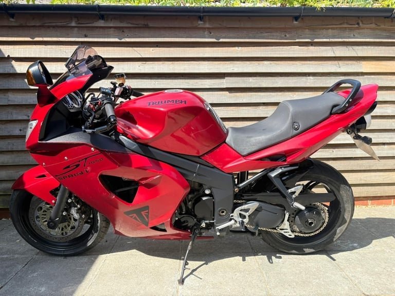 2007 / 07 Triumph Sprint 1050 £1900 Red 42803 miles.