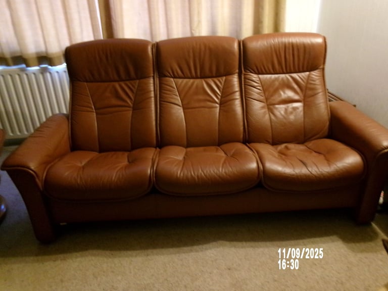 Stressless Settee and two armchairs with stools