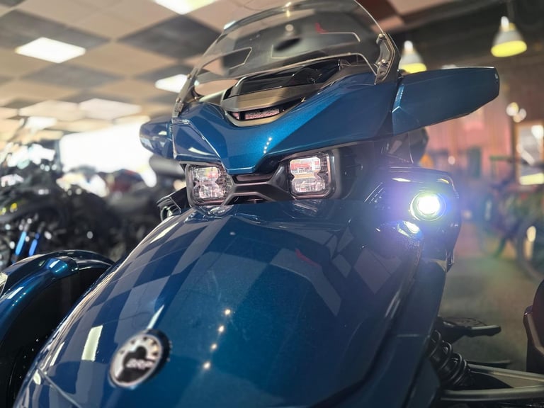 2024 CAN-AM SPYDER F3 LIMITED TRIKE 1330CC SEMI AUTO 2,200 MILE'S 
