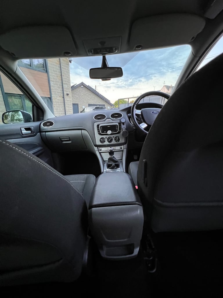 2010 Ford Focus 1.6 Titanium 5dr HATCHBACK Petrol Manual