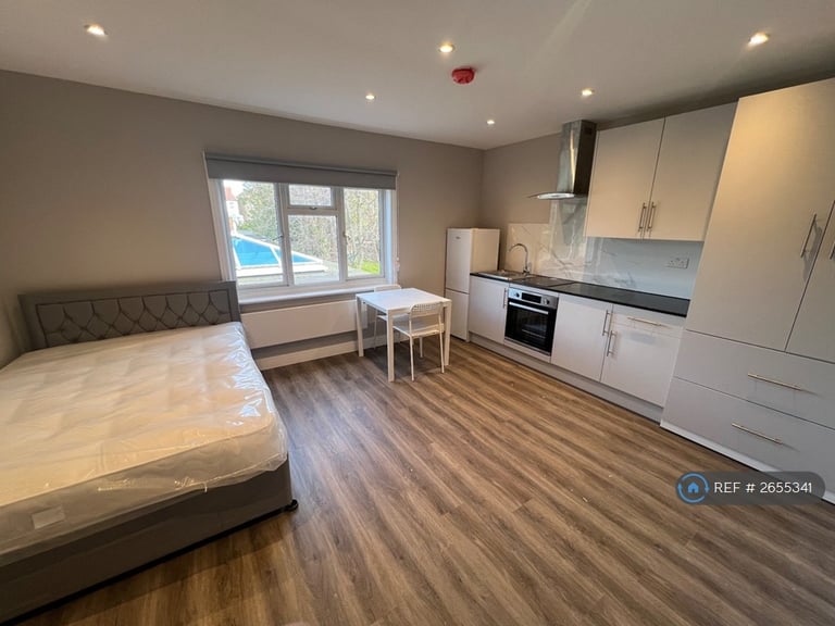 image for Studio flat in Queens Road, London, NW4 (#2655341)