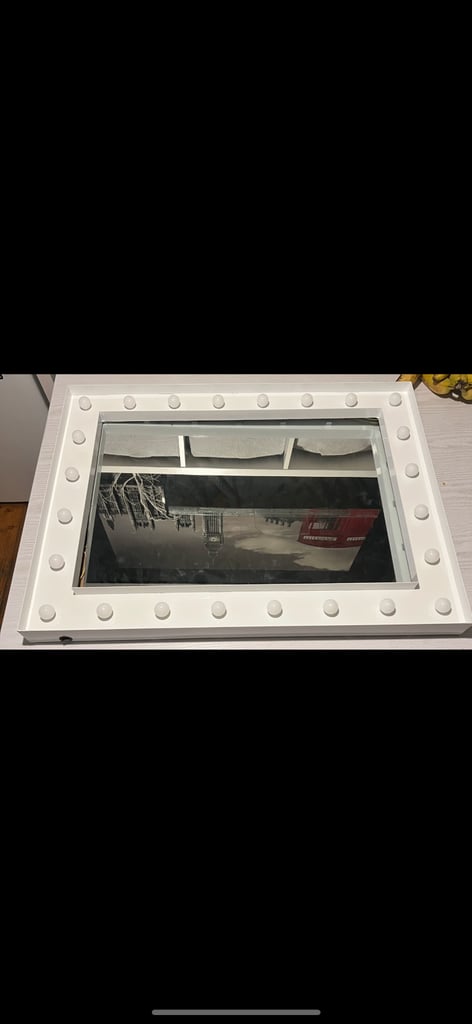 image for Hollywood light up makeup Mirror