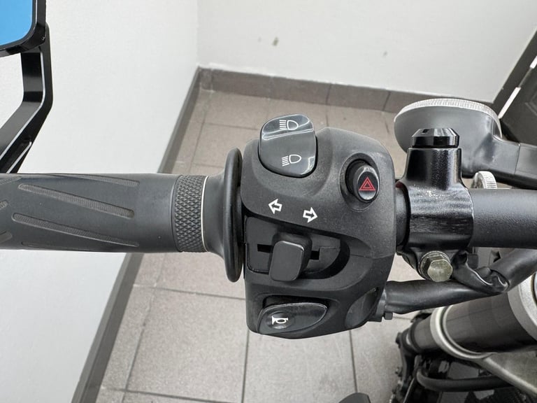 YAMAHA FZ1 N FAZER 1000 SILVER 2007 07 REG JUST 15,015 MILES MIVV FULL SYSTEM