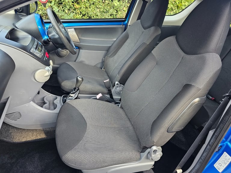 2010 Toyota AYGO 1.0 VVT-i Blue 3dr HATCHBACK Petrol Manual