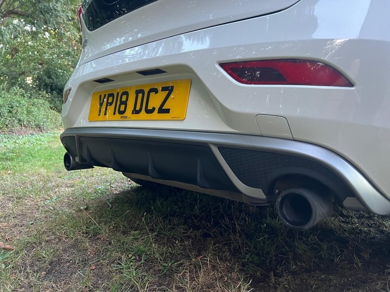 2018 Volvo V40 2.0 T2 R-Design Euro 6 (s/s) 5dr HATCHBACK Petrol Manual