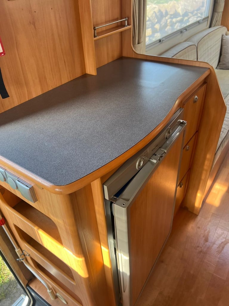 2005 - Adria Coral 630 DH - 2.8ltr - 40,000 miles - 5 berth / 6 belts 