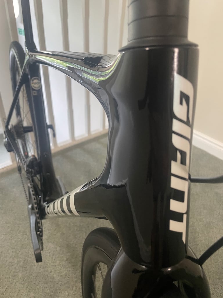 As new Giant Advanced TCR 0 Disc Ultegra DI2 Full Carbon Road Bike
