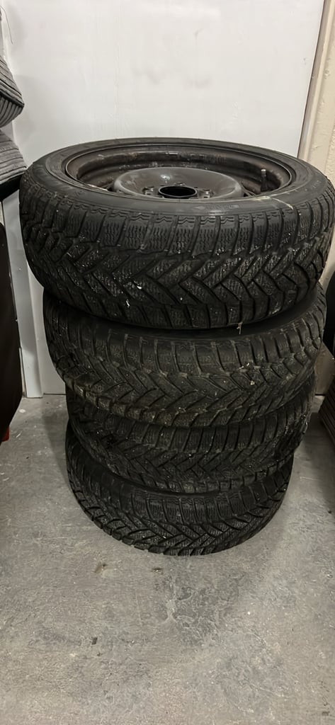 image for 4 x BMW Wheels With Dunlop winter tyres 205 / 55 R 16 
