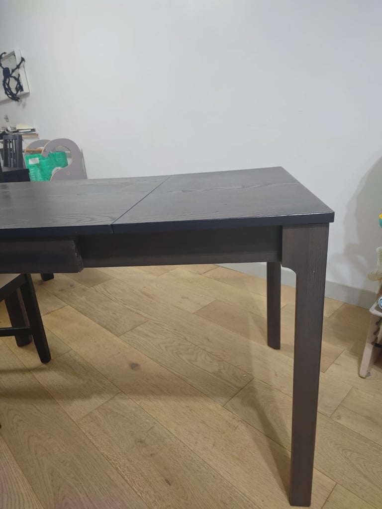 Ikea extendable table + 4 chair 