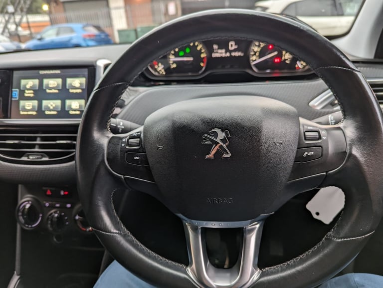 Peugeot, 208, Hatchback, 2015, Manual, 1199 (cc), 5 doors