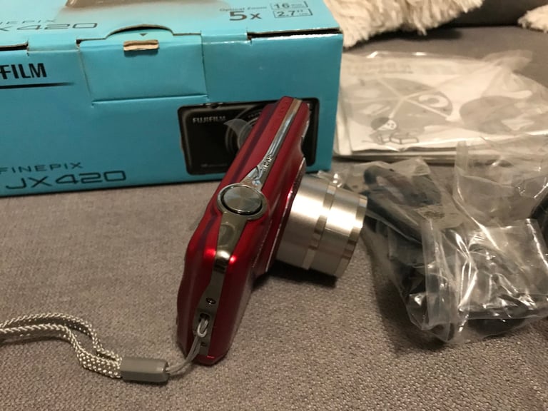 Fujifilm FinePix JX420 16.0MP Digital Camera - Red immaculate condition