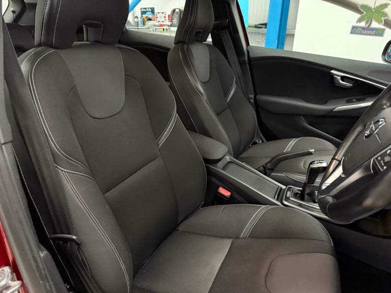 2017 17 VOLVO V40 2.0 T2 MOMENTUM HATCHBACK 5DR PETROL MANUAL EURO 6 (S/S) (122 