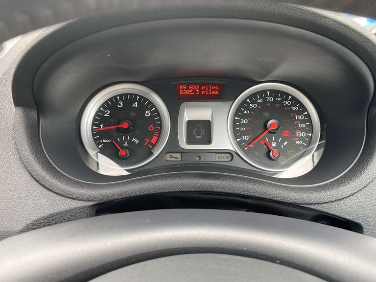 2010 Renault Clio 1.1 Clio Dynamique TomTom 16V 3dr Hatchback Petrol Manual