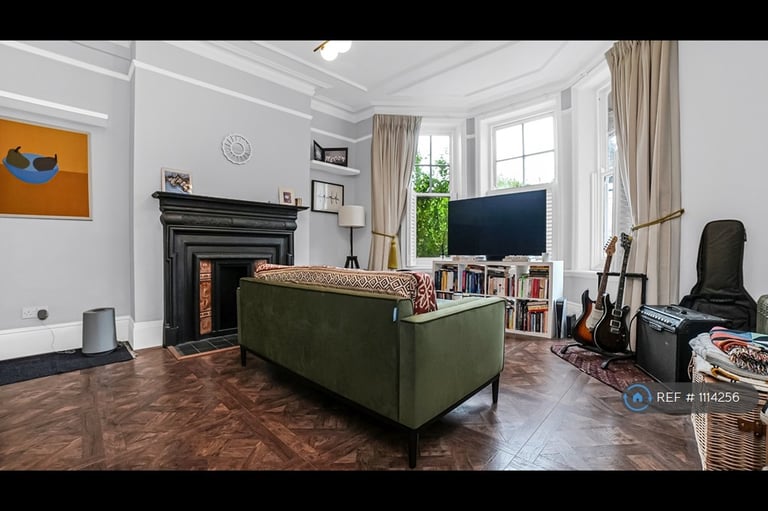 2 bedroom flat in Hillside Gardens, London, N6 (2 bed) (#1114256)