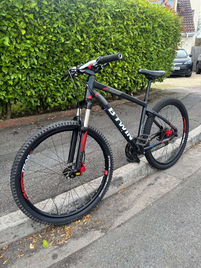 B-twin rockrider 540 medium frame 27.5 mountain bike 