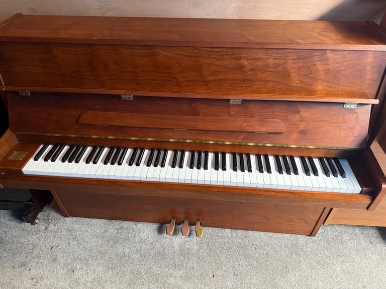 SAMICK FREE DELIVERY FREE STOOL TUNED 