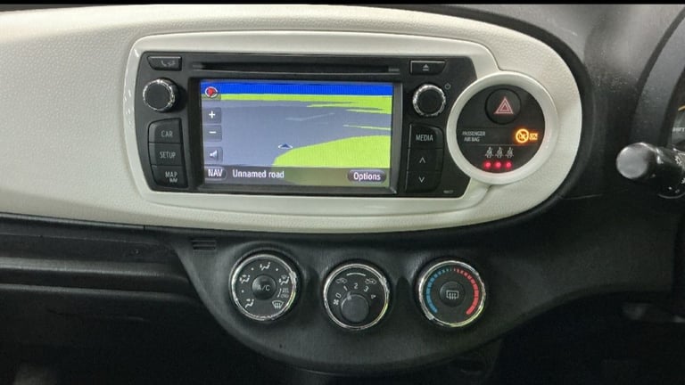Toyota yaris 1.3 VVT-I Trend petrol late 2013 ulez compliant 