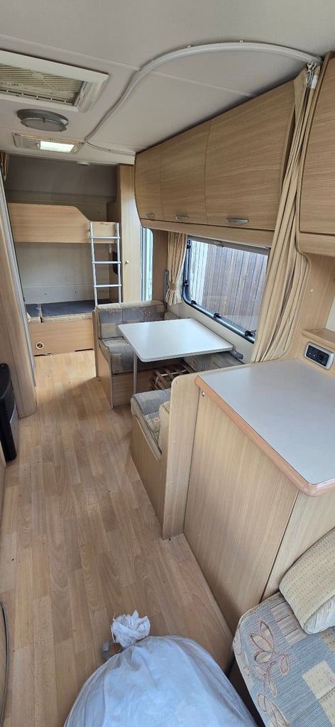 Abbey freestyle 560/6 berth fixed bunk beds 2008 motor mover full awning 