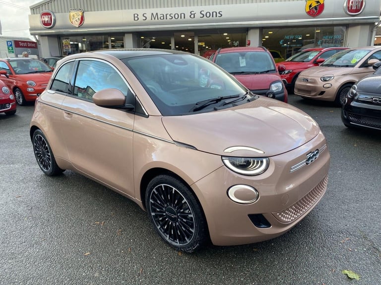 image for 2025 Fiat 500e 42kWh La Prima Auto 3dr Hatchback Electric Automatic