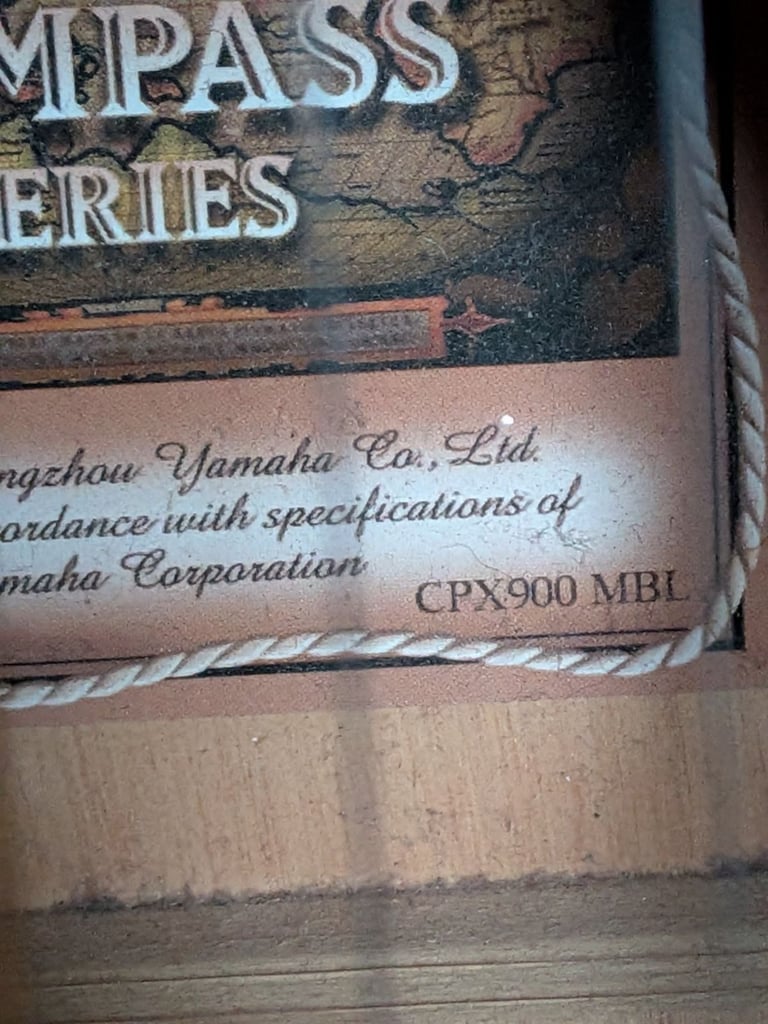 Yamaha CPX 900 SERIES semi-electric acoustic guitar 