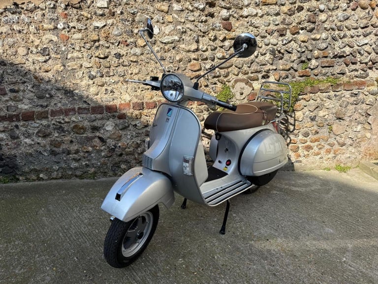 PIAGGIO VESPA - 2016 Petrol Manual in Grey