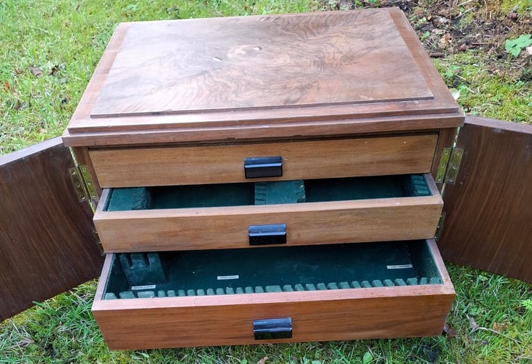 Cutlery chest