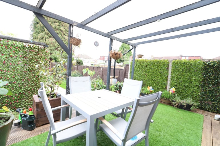 Three Bedroom End-Terrace House to Rent