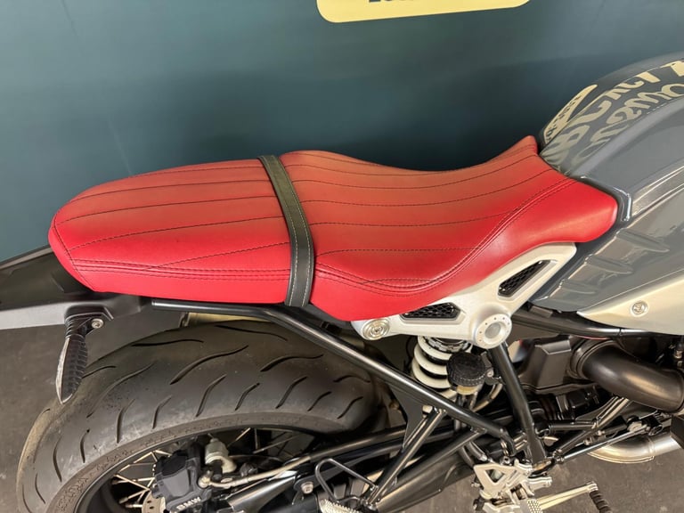 BMW R NINET PURE WITH AKRAPOVIC