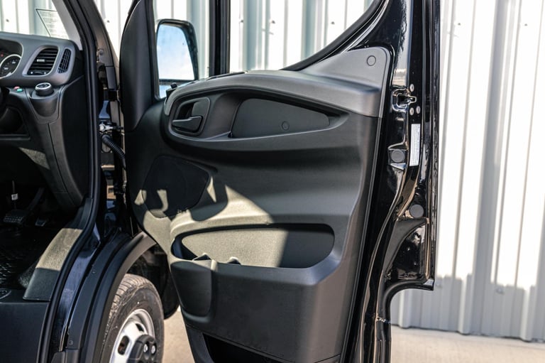 2025 IVECO DAILY 5.2T TRAFFIC MANAGEMENT 180BHP AUTO 3.0DIESEL TOP OF RANGE