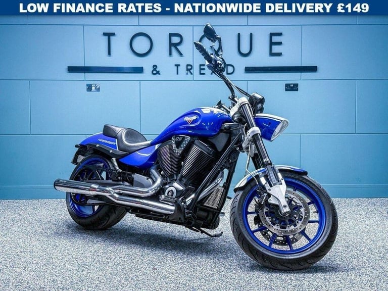 2011 11 VICTORY HAMMER 1731CC - LOW MILES - VICTORY PERFORMANCE EXHAUST