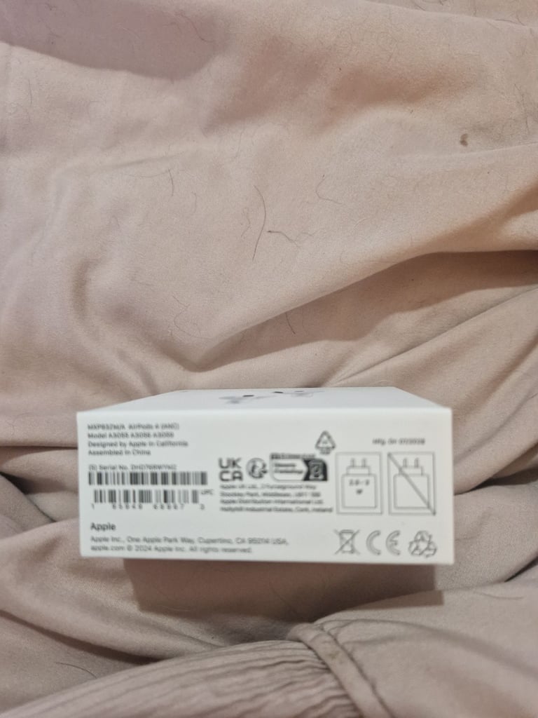 Apple airpods 4 noise cancellation 