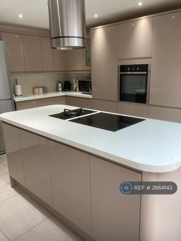 4 bedroom house in Bream Close, Wolverhampton, WV10 (4 bed) (#2664143)