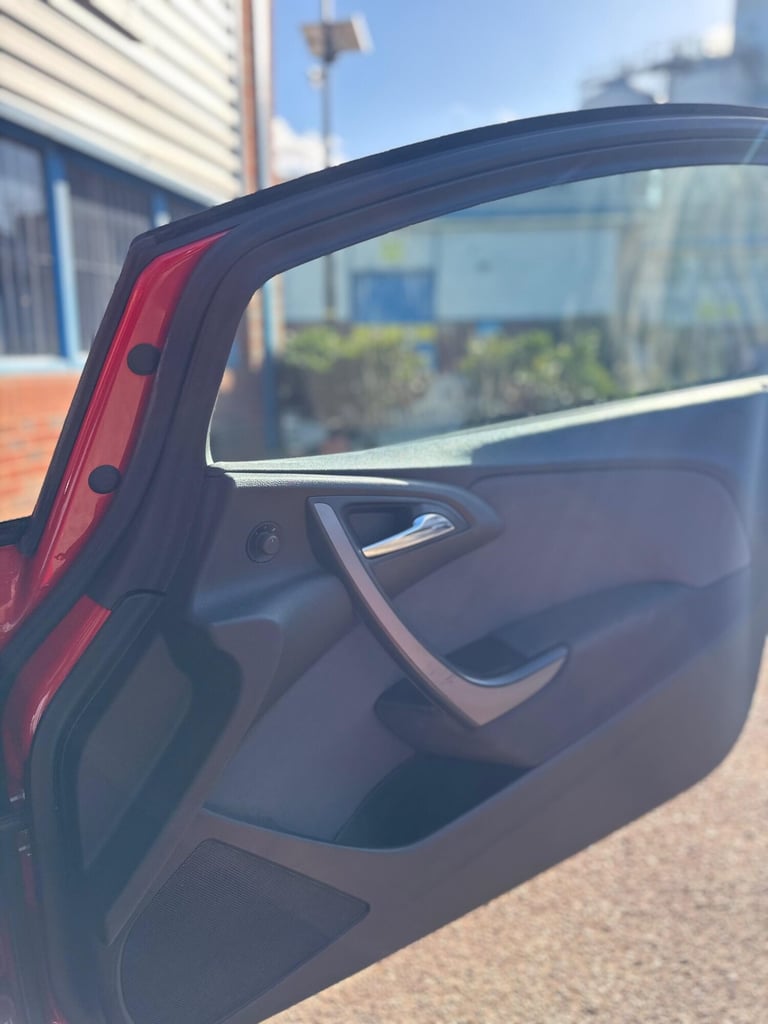 2014 Vauxhall Astra GTC 1.4T 16V Sport Euro 5 (s/s) 3dr HATCHBACK Petrol Manual