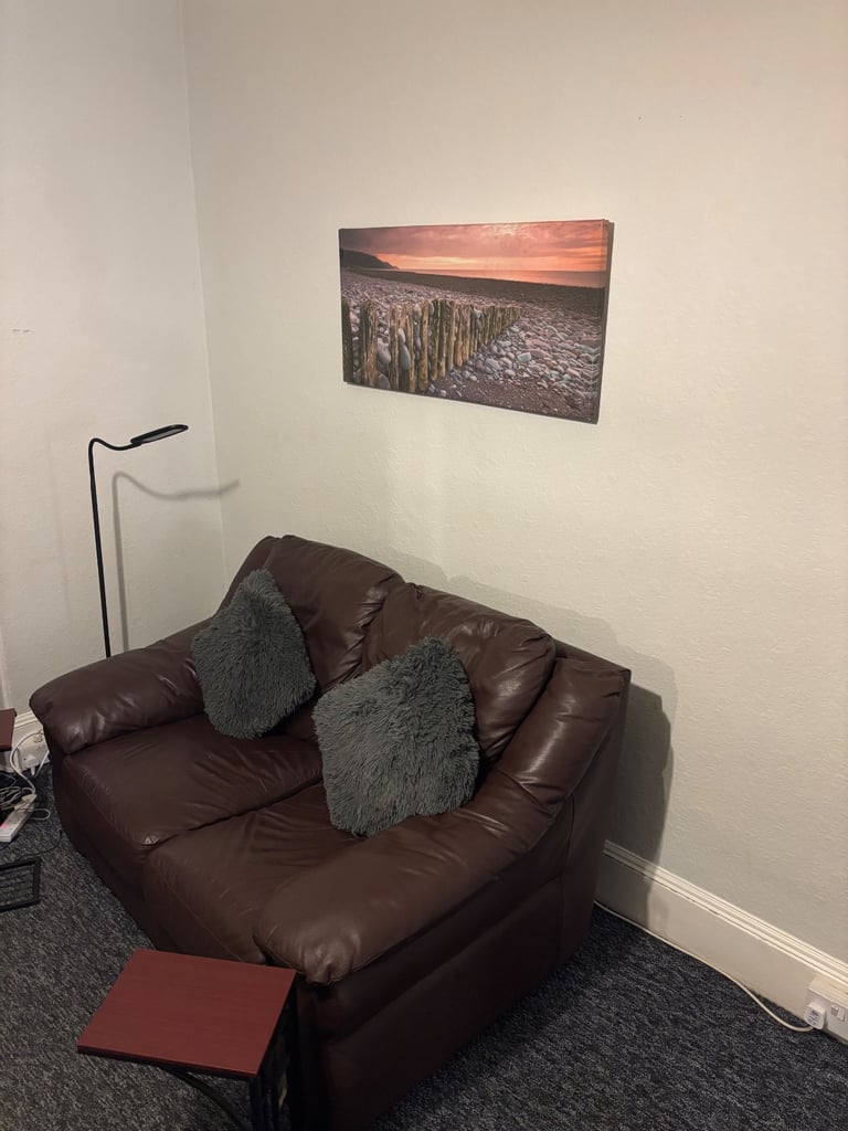 Spacious one bedroom flat near city centre 