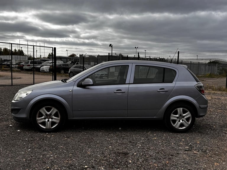 2009 Vauxhall Astra 1.6i 16V Club [115] 5dr HATCHBACK PETROL Manual