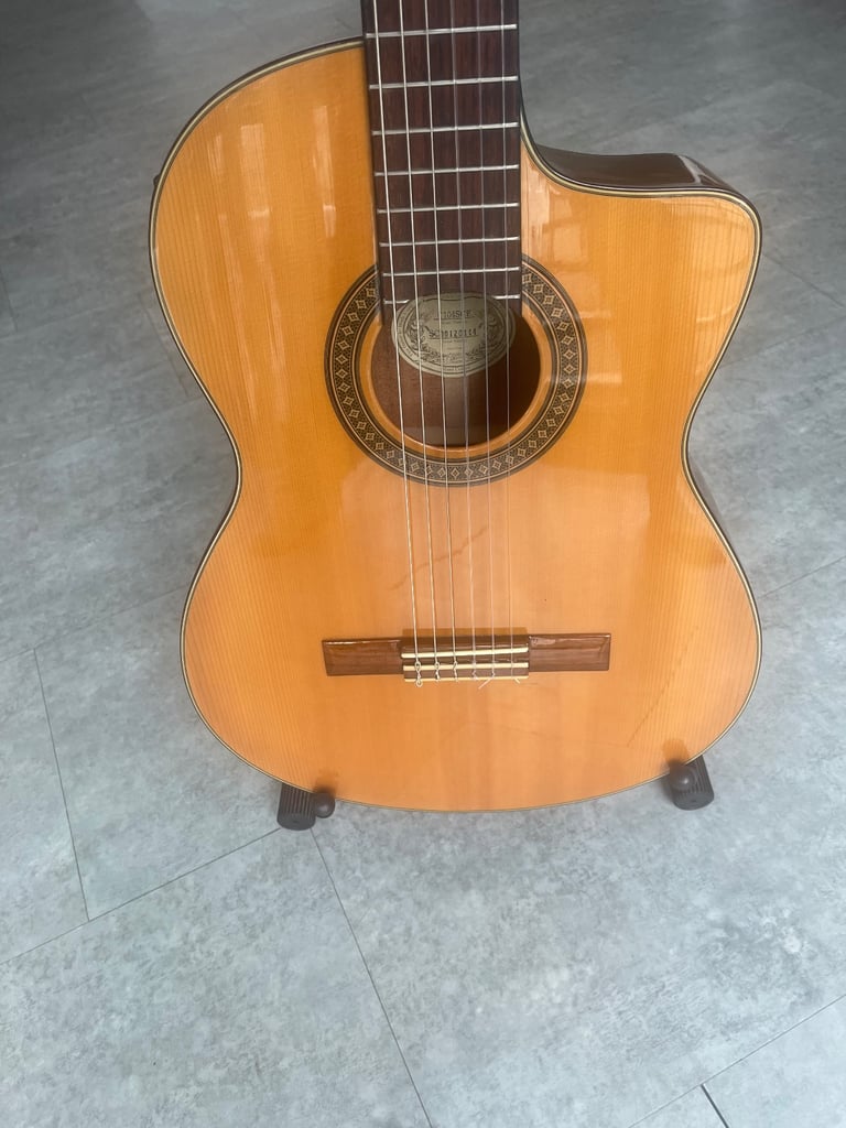 Washburn C104 SCE classical electric acoustic guitar