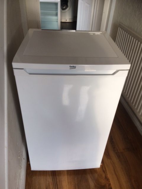 SLIMLINE FROST FREE BEKO UNDER-COUNTER FREEZER IN EXCELLENT WORKING CONDITION