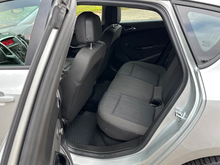 2014 Vauxhall Astra 1.3 Diesel Mot October 2026 Full Service History £20 Road Tax 