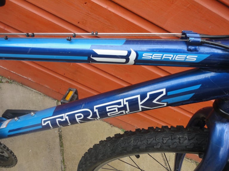 Trek 3 series 3600 bike, 13.5 inch lightweight frame, 26 inch wheels, 21 gears, working order