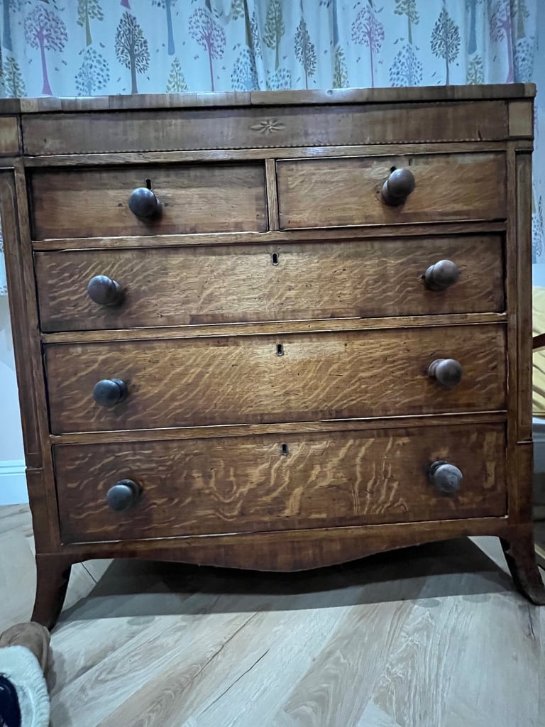 Chest of drawers