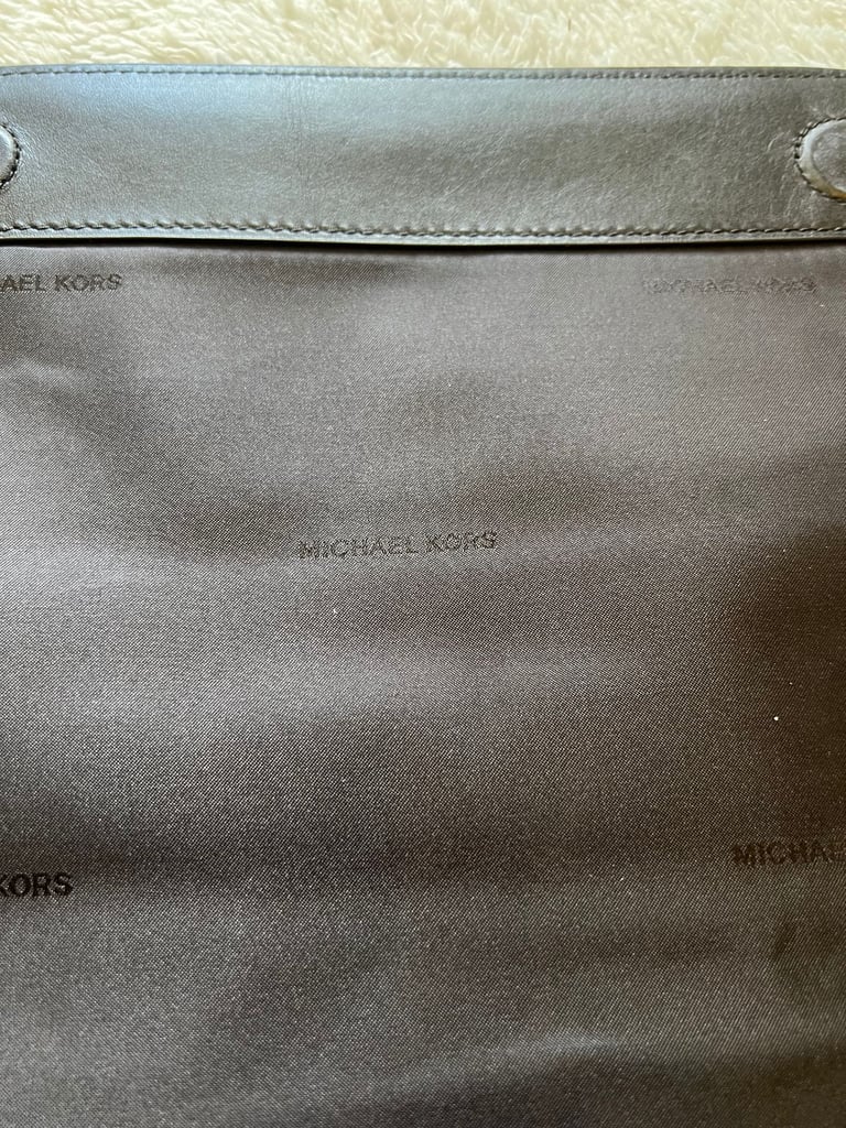 Michael Kors Bag looks stunning official label inside NEW
