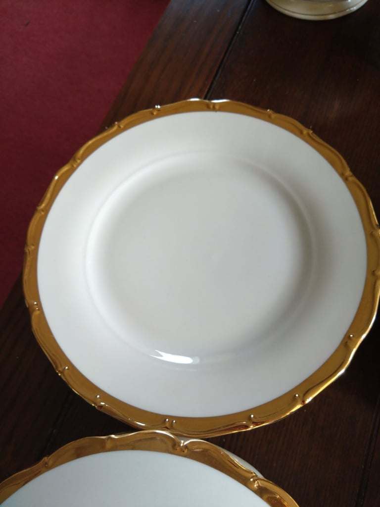 Dinner set white with gold rim