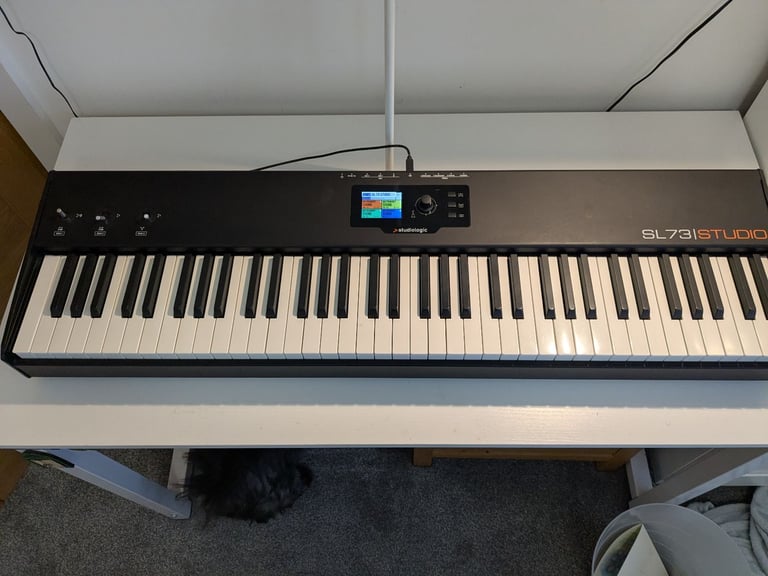 Studiologic SL73 midi keyboard 