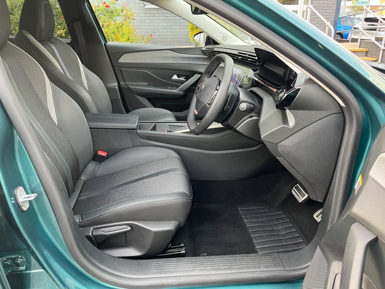 2024 Peugeot 308 SW 1.2 PureTech Allure Estate 5dr Petrol EAT Euro 6 (s/s) (130 ps) ESTATE Petrol...