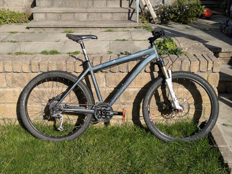 Specialized Rockhopper Pro Mountain Bike – 19" Frame