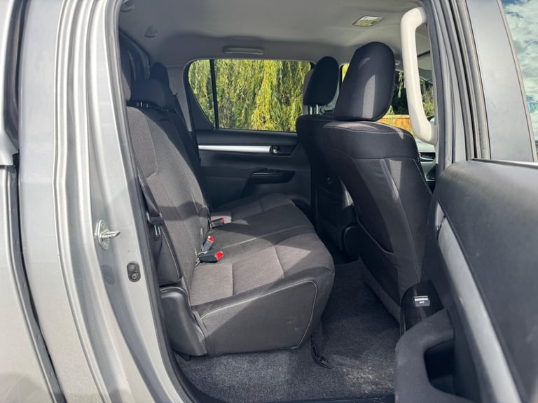 2018 Toyota Hilux 2.4 D-4D Invincible Auto 4WD Euro 6 (s/s) 4dr (TSS) PICK UP Diesel Automatic