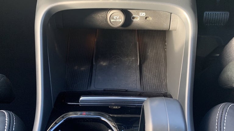 2023 Volvo XC40 Ultimate, B4 mild hybrid, Petrol, Dark ESTATE N/A Automatic