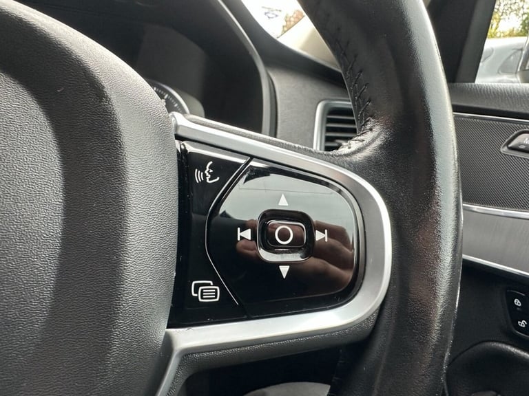 2020 Volvo XC90 2.0 B5 MHEV Momentum SUV 5dr Petrol Hybrid Auto 4WD Euro 6 (s/s) (250 ps) Automatic