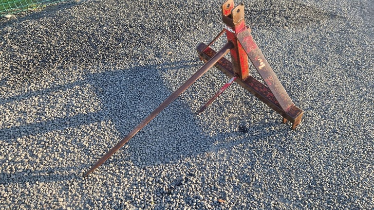 Tractor three point linkage foster single bale spike 